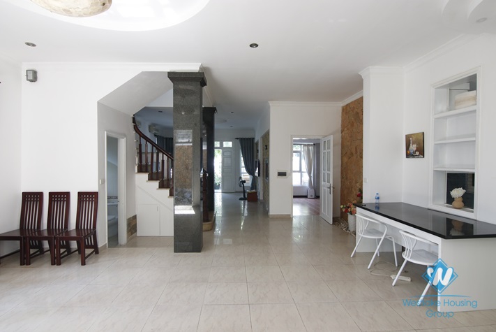 400 sqm villa with 4 bedrooms for rent in D block, Ciputra.